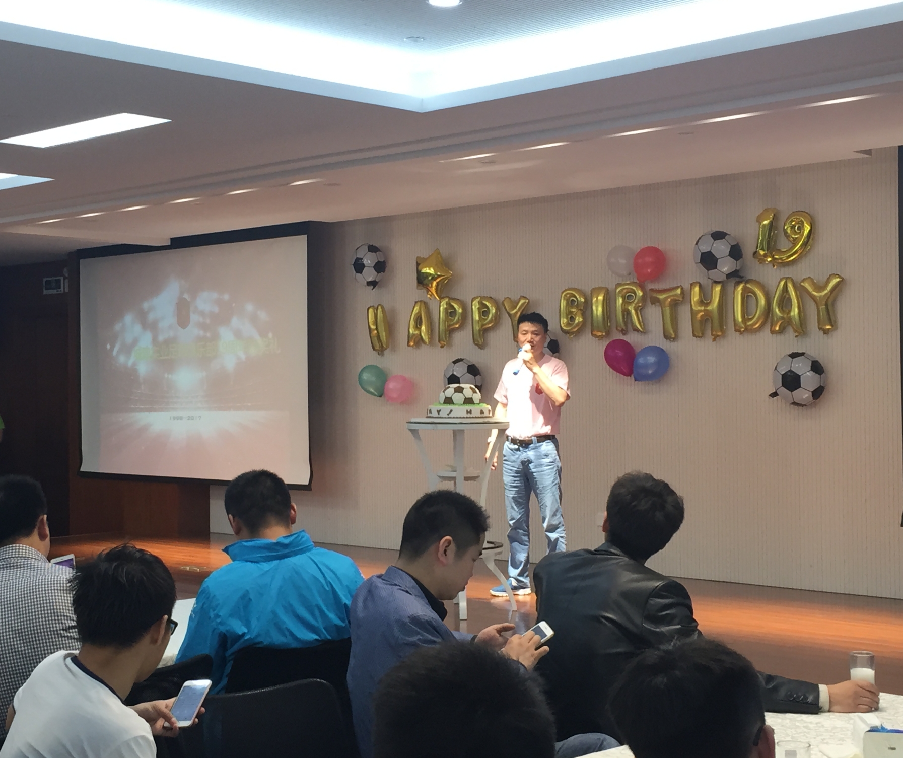 美城足球隊十九周年隊?wèi)c.jpg